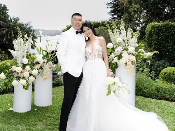 Jake Smith was the marriage celebrant for Jenny & Howie at Lindesay House, Darling Point, New South Wales, and they gave him a five star rating for his wedding celebrant services.