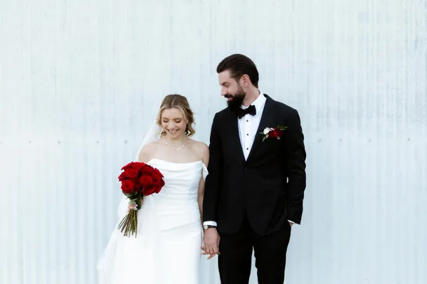 Jake Smith was the marriage celebrant for Josh & Casey at Sandalford Wines, Caversham, Western Australia, and they gave him a five star rating for his wedding celebrant services.