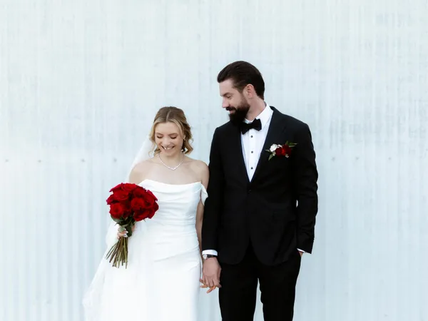 Jake Smith was the marriage celebrant for Josh & Casey at Sandalford Wines, Caversham, Western Australia, and they gave him a five star rating for his wedding celebrant services.