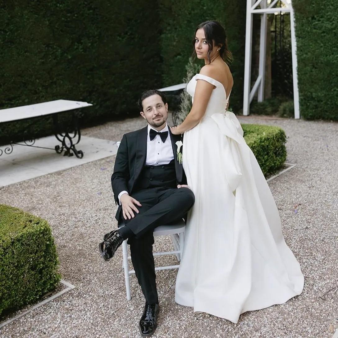 Jake Smith was the marriage celebrant for Mel & Ale at Jaspers Berry, Jaspers Brush, New South Wales, and they gave him a five star rating for his wedding celebrant services.
