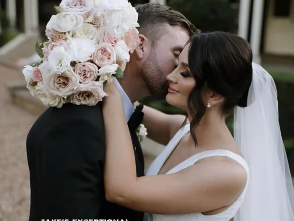 Jake Smith was the marriage celebrant for Beck & James at Gabbinbar, Toowoomba, Queensland, and they gave him a five star rating for his wedding celebrant services.