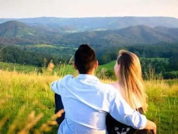 Jake Smith was the marriage celebrant for Edward & Kirsty at Glengariff Historic Estate, King Scrub, Queensland, and they gave him a five star rating for his wedding celebrant services.