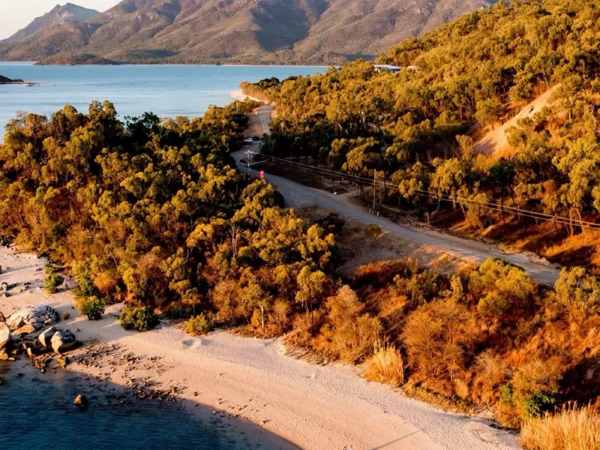 Jake Smith was the marriage celebrant for Lesley & Nick at The Creek Whitsundays, Whitsundays, and they gave him a five star rating for his wedding celebrant services.